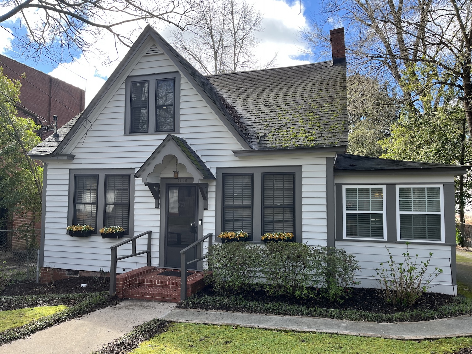 1138 Conyers St SE